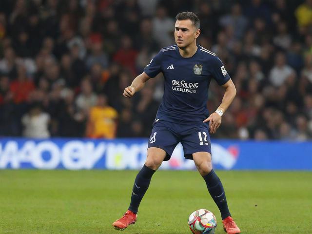 九游体育官网_ 德甲场上少见战术创新，教练赛后详述战术准备与应变策略