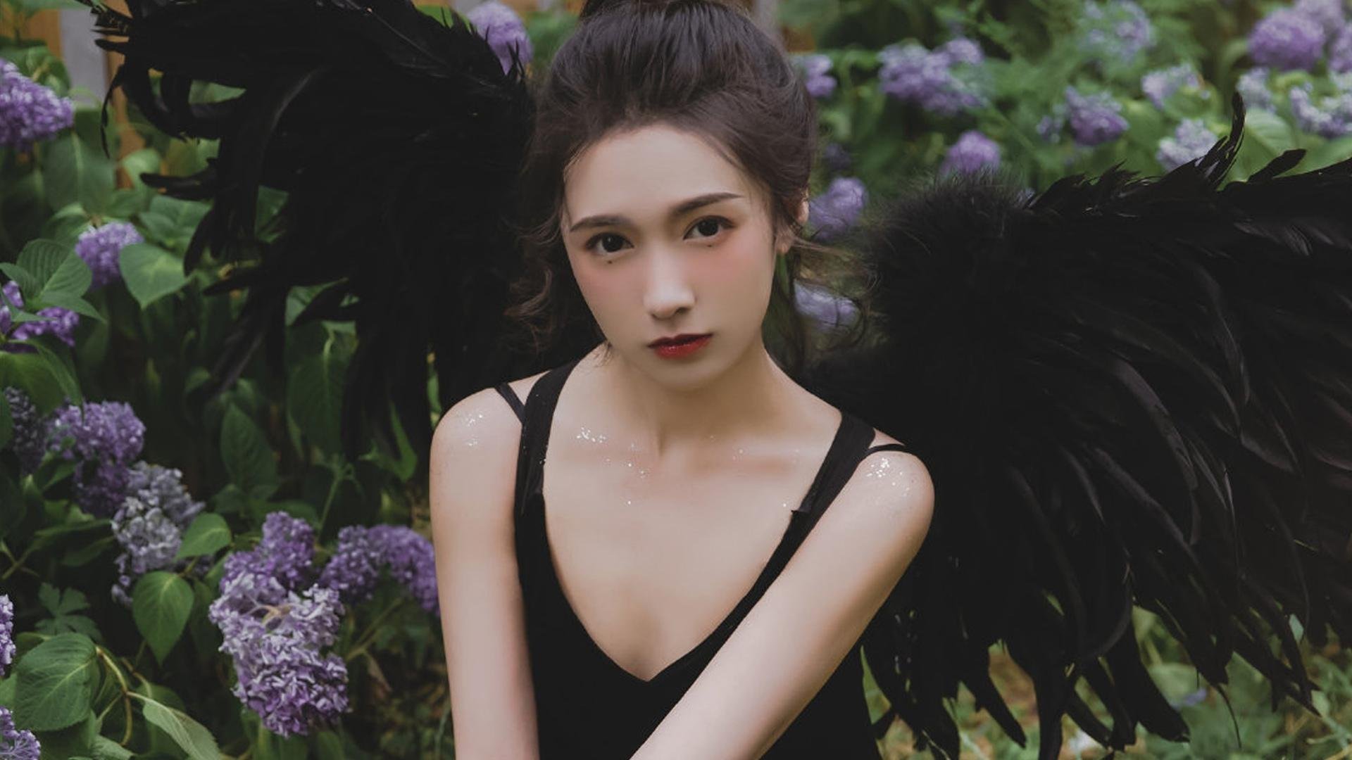 足球盛宴精彩纷呈，球迷欢呼雀跃，足球盛宴解说词