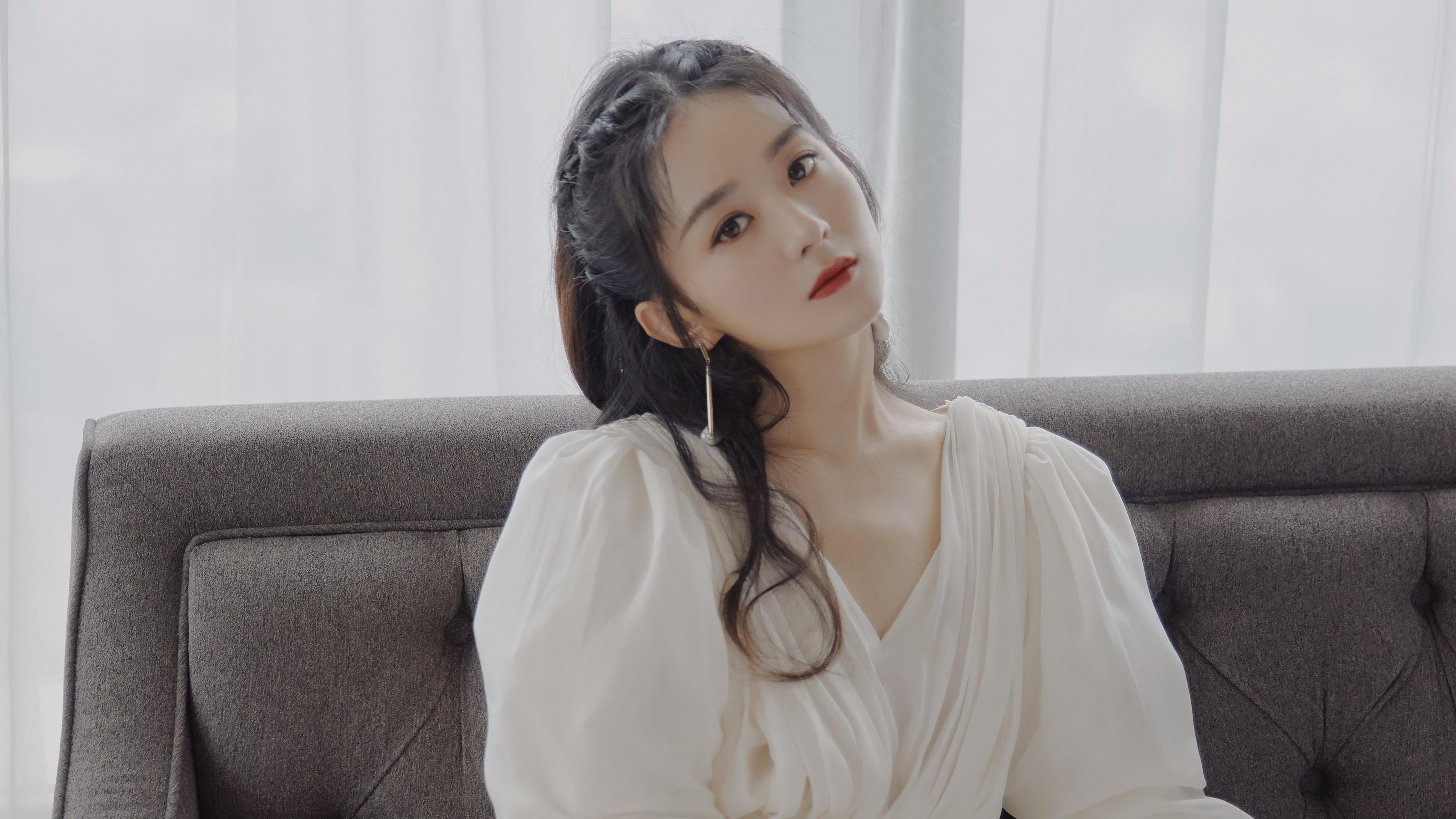 葡萄牙骑手玛丽亚·卡埃塔诺在2024年葡萄牙盛装舞步锦标赛中以“Hit Plus”马匹获得个人赛铜牌，展现坚韧精神。