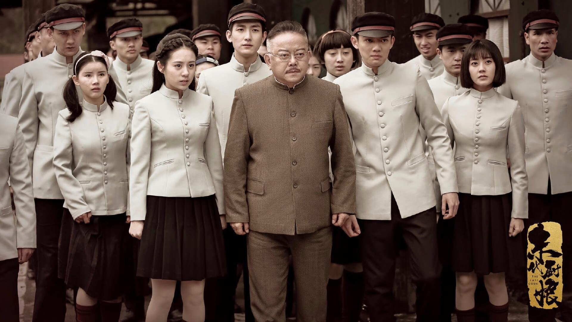 比利时蛙泳选手冲刺有力,比利时游泳运动员